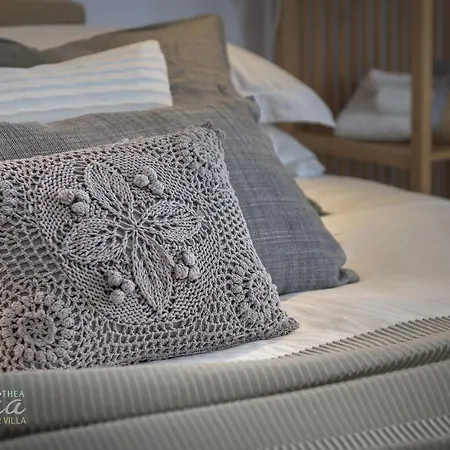 Panthea Valasia Boutique * לינדוס