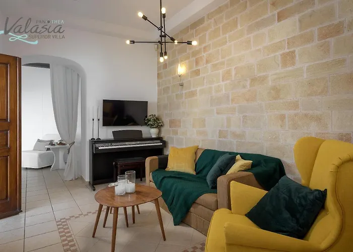 Panthea Valasia Boutique *